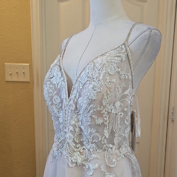 Galina Signature Elegant Beaded Plunging V Wedding Dress Size 16W NWT - Picture 8 of 14
